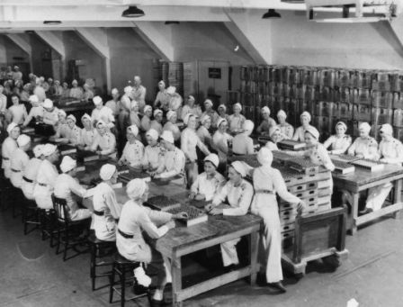 femmes_a_l_usine.jpg