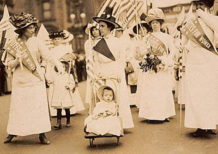 360px-Suffrage_parade-New_York_City-May_6_1912_25_.jpg
